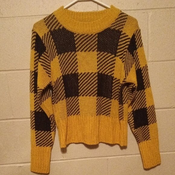 Cozy Yellow and Black Checkered Sweater Size Large - Picture 1 of 11